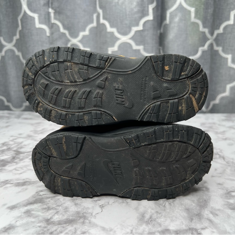 NIKE Manoa Wheat Black Little Kid Boots - Picture 2 of 8